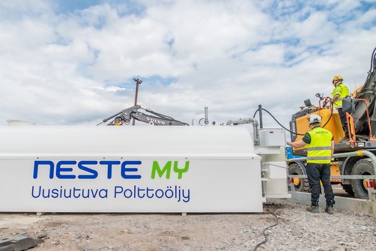 Kohti hiilineutraaliutta: Neste ja Destia pilotoivat päästöjä ...