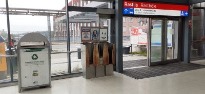 Rastilan metroaseman sisäänkäynti.