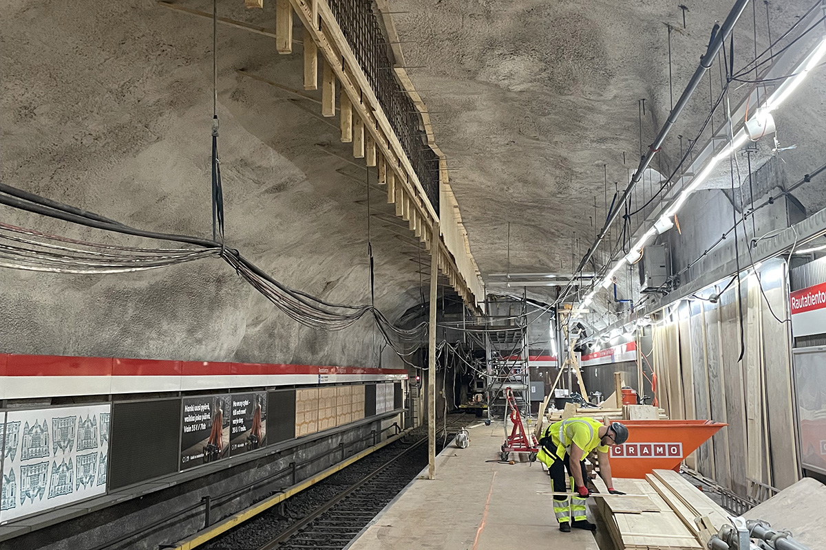 Rautatientorin Metroasemalla K ynniss Purku Louhinta Ja Betonit it rautatientorin-metroasemalla-k-ynniss-purku-louhinta-ja-betonit-it