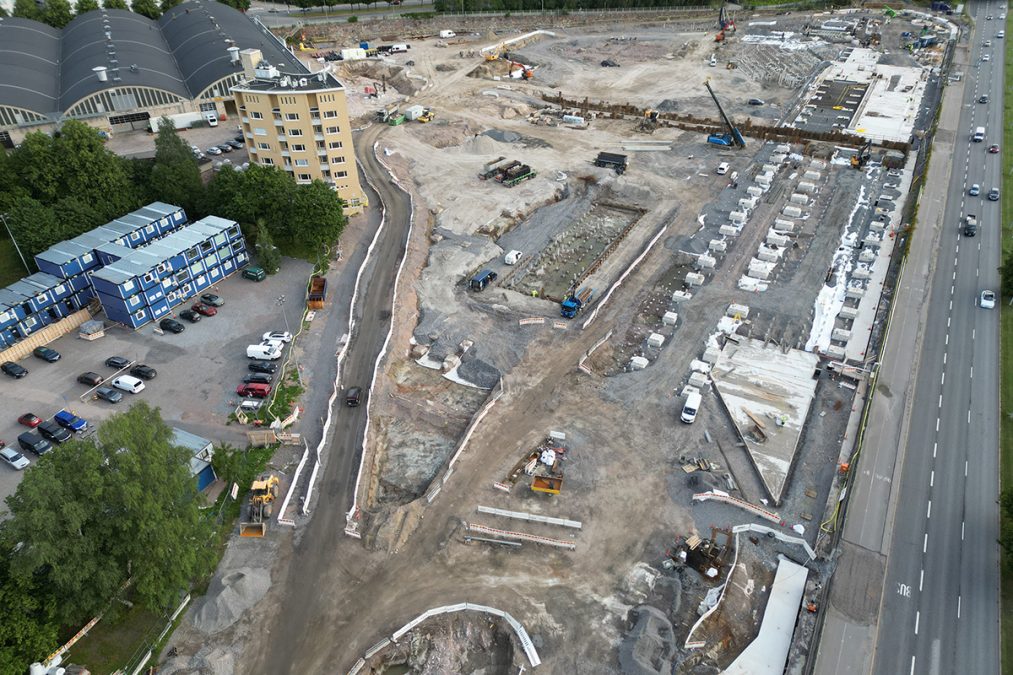 Ilmakuva Koskelan varikon työmaalta elokuussa 2025.