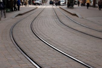 Raitiotiekiskot kaarteessa.