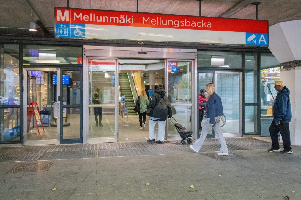 Mellunmäen metroaseman A-sisäänkäynti
