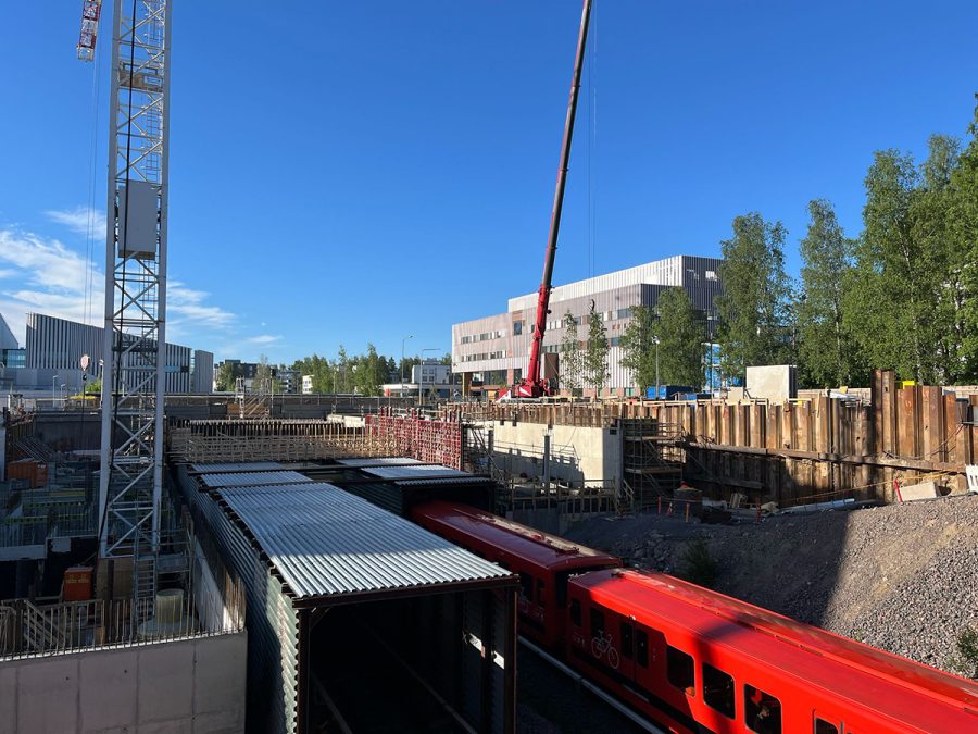 Myllypuron terveys- ja hyvinvointikeskuksen laajennusosan rakennustyömaa.