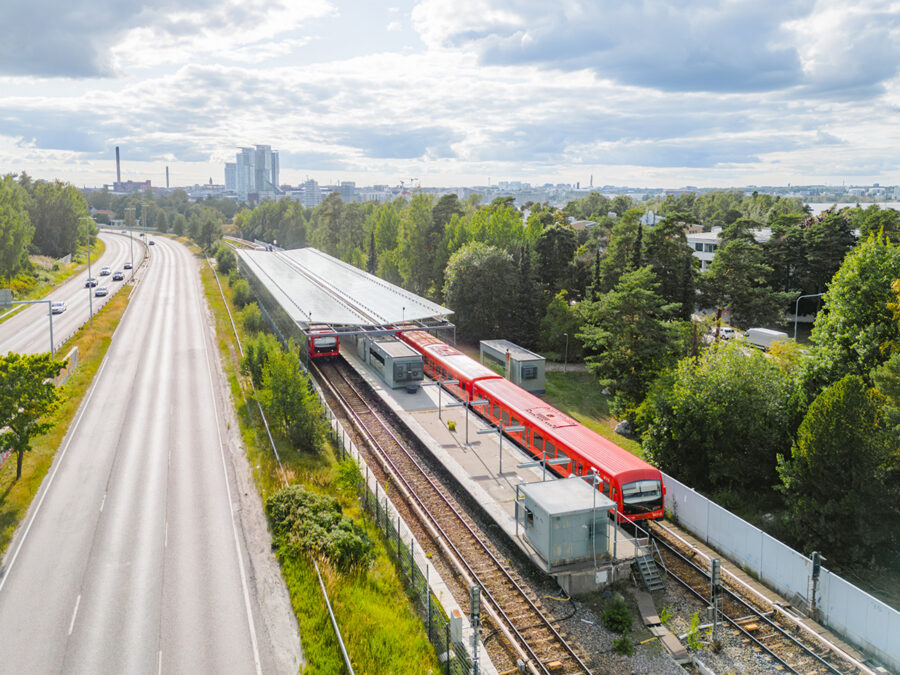 Metro train at Kulosaari station.