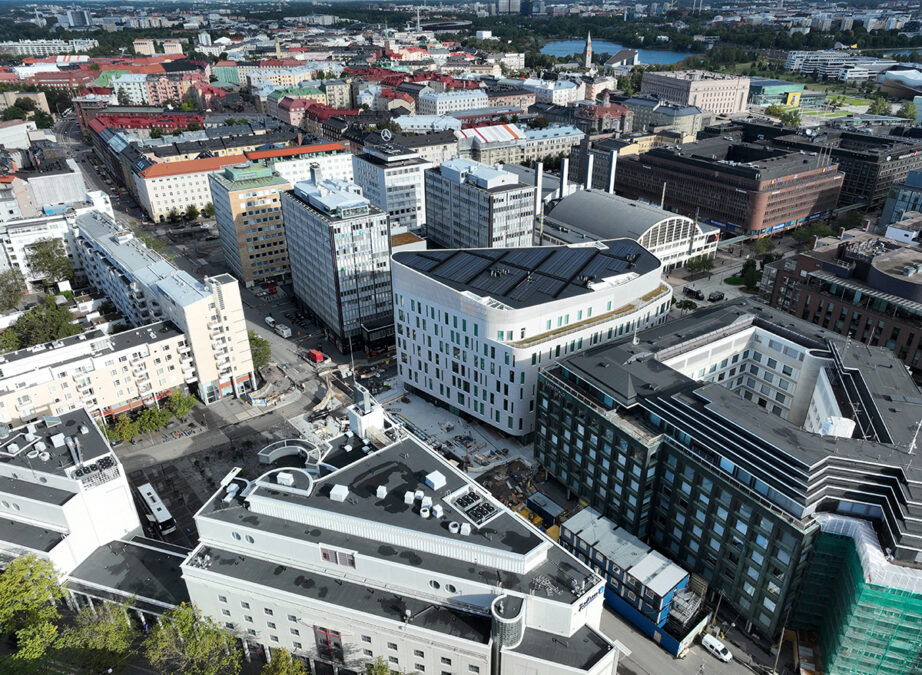 Ilmakuva Kampin terveys- ja hyvinvointikeskuksesta.