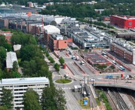 Ilmakuva Itäkeskuksen metroasemasta ja bussiterminaalista.